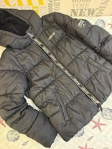 Üst geyimləri: Levi’s qara rəngli qışlıq puffer gödəkçə - Model: kapüşonlu, ön — 1