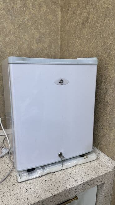 balaca xaladennik: İşlənmiş Mini Fischer Soyuducu Satılır, rəng - Ağ — 1