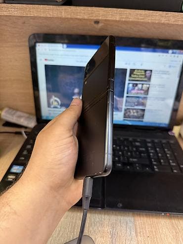 apple iphone 7 plus: Samsung Galaxy Z Flip 3 5G, 256 GB, rəng - Qara, Zəmanət, Düyməli, Barmaq izi — 3