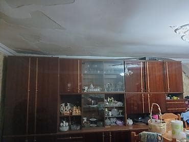 qab iskafi: Sovet dövrü üslubunda böyük divar qorka/sekretar mebel dəsti - — 2