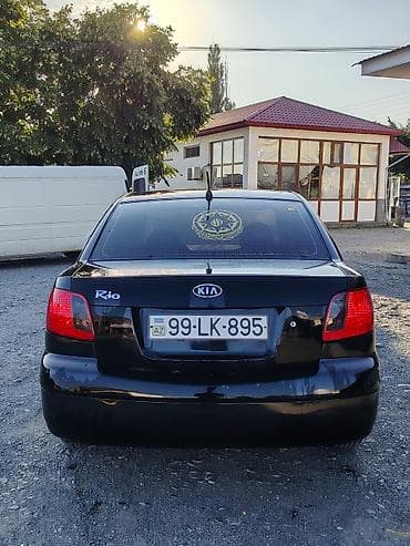 disk teker 17: Kia Rio sedan – qara rəng - Kuzov: 4 qapılı sedan, qara rəng, qara — 5