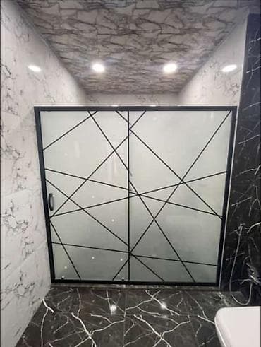 qapi: Şüşə duş kabinası – mat (qumlu) şüşə və qara metal karkas - İkiqat — 1