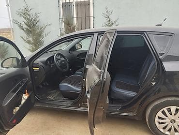 turbo az panorama: Kia Cee’d – hetçbek, qara rəng. - Sürətlər qutusu: mexaniki - Kuzov: 5 — 7