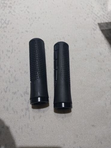 Velosiped sükanları üçün nəzərdə tutulmuş bu qara rəngli tutacaqlar