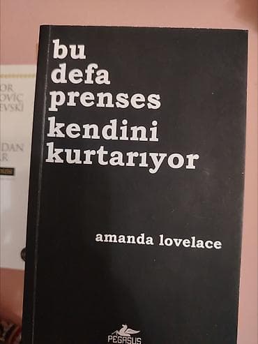 Книги и журналы: Amanda Lovelace- Bu defa prenses kendini kurtarıyor Türk dilində — 1