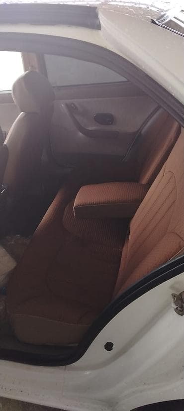 i̇ran: İran Khodro Samand sedan - Kuzov: ağ rəng, 4 qapı, sedandır - Nömrə — 3