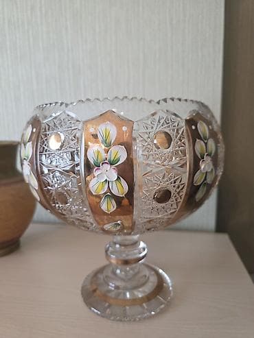 qızıl qabı: Kəsimli büllur ayaqlı meyvə/qənnadı qabı - Material: qalın kəsimli — 1