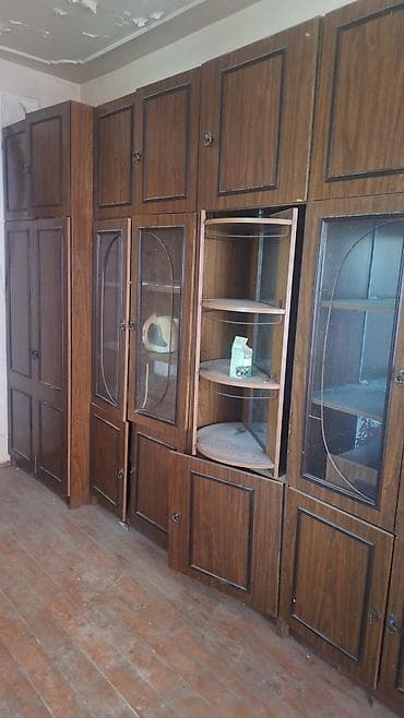 qorka: Klassik iri divar dolabı (sektsiyalı). - Material: ağac üzərində tünd — 1