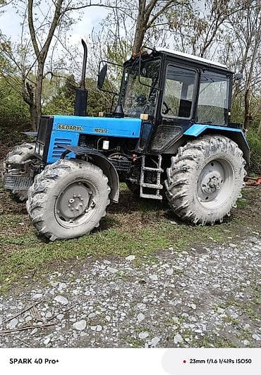 disko işıq: Belarus 1025.2 traktor - Model: BELARUS 1025.2 - Tip: 4x4 təkərli — 2