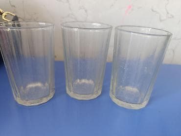 Qızılı haşiyəli şüşə qədəh və stəkan dəsti Tərkib: - 6 ədəd ayaqlı — 7
