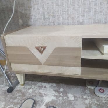 ikinci el çalışma masası: İşlənmiş, Düz TV altlığı, Polkalı — 2