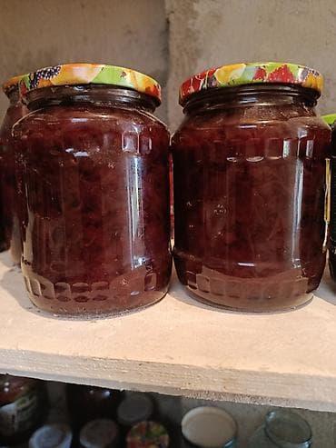 2 yaş tortu: Məhsul: Ev üsulu qızıl gülü 🌹🌹mürəbbəsi Təsvir: - Şüşə bankalarda — 2