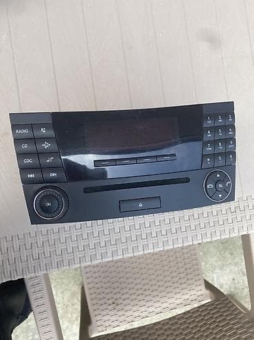 Mercedes-Benz orijinal avtomobil audio başlıq (head unit)