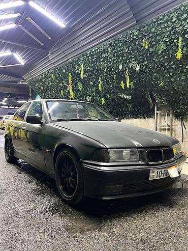 BMW 320: 2 l | 1993 il Sedan