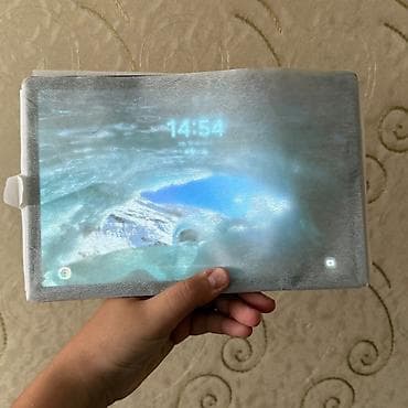 samsung 980: Samsung Galaxy Tab A8 planşeti. Şəkillərdə qutu üzərində model və — 4