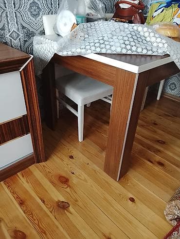 nabor: Qonaq otağı üçün mebel dəsti

telicin satilir — 1