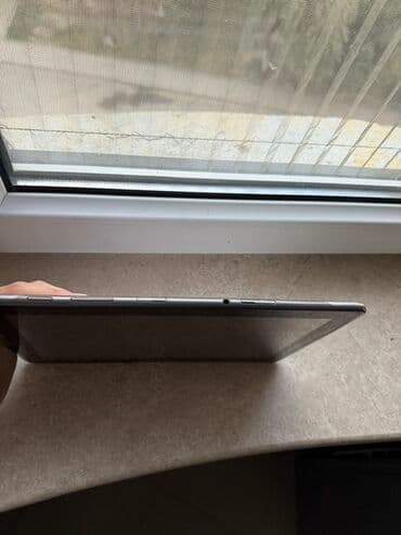 samsung tab s5e qiymeti: Samsung Galaxy GT-P5110 tablet, qabağ ekranda tük kimi cızığlar var — 5