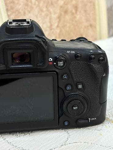 Xüsusiyyətləri Sensor: 26.2 MP tam-kadr CMOS. İşləyici “effective” — 10