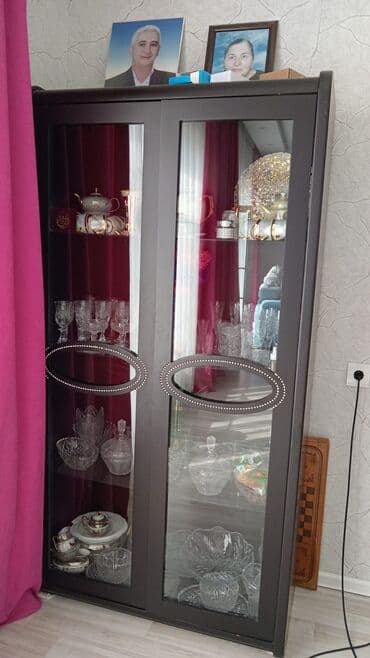 Другое оборудование для магазинов: Стеклянная витрина-шкаф — 1