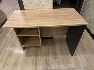 Düz masa, Stulsuz, Polkalı, Siyirməsiz, Teksturalı laminat