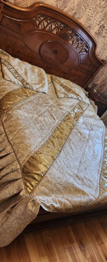 muncuqlu pərdə: Perde hun 270 eni texmini 3m Deqiq olcu deyil. Yataq örtüyü 2 yasdiq — 4