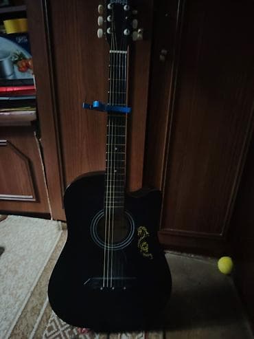 Intern akustik gitara – model INT-38C-BK Təcili pul lazm olduğu üçün
