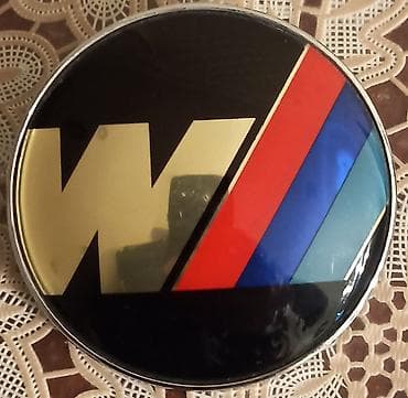 04 baqaj: Avtomobil üçün dekorativ emblem – dairəvi forma, parlaq qara fon — 1