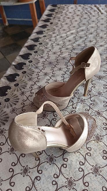 Qadınlar üçün iki cüt dəbli yüksəkdaban ayaqqabı dəsti 1)