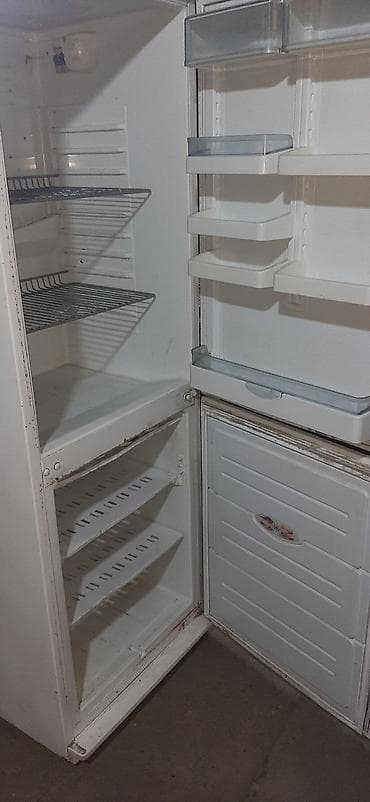 Ağ rəngli iki qapılı soyuducu - Üst hissə: soyuducu bölmə, tənzimlənə — 2