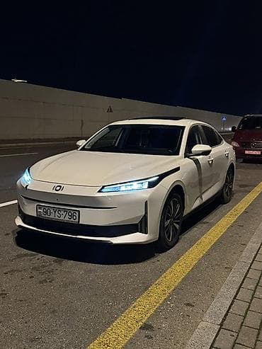 Tesla: Tesla : 1.5 л | 2025 г. 75000 км Седан — 3