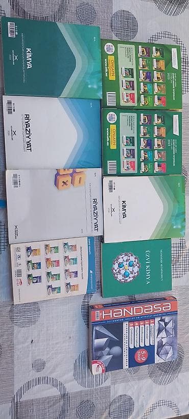 Kimya və riyaziyyat üzrə hazırlıq kitabları dəsti Tərkib: - Kimya — 4