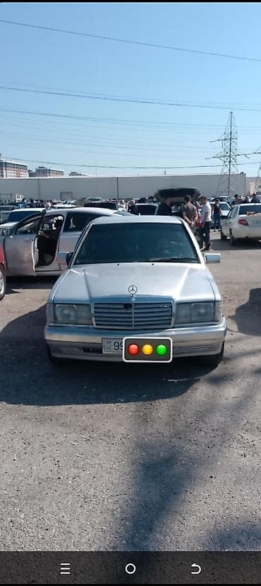 mercedes e class: Mercedes-Benz 190: 2 l | 1992 il Sedan — 10
