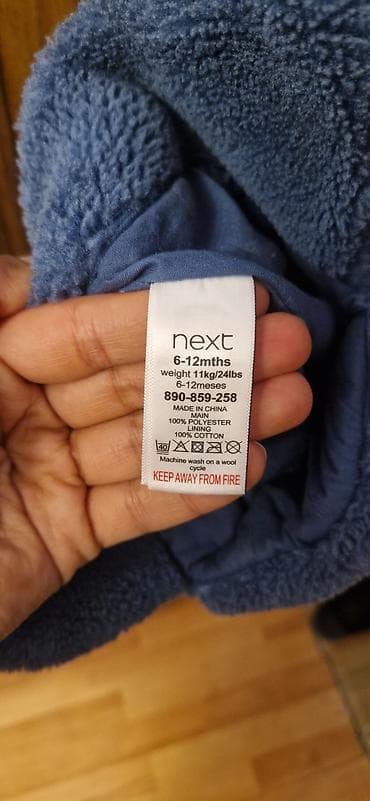 Üst geyimləri: Məhsul: Next marka körpə papağı - Ölçü: 6–12 ay (etiketdə qeyd: 11 — 4