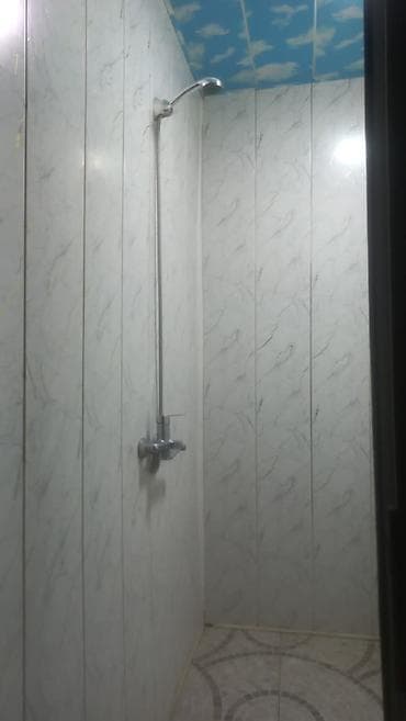 koroglu metrosu kiraye evler: 300 azn kamunal daxil.Asfalt yol, astanovkaya yaxin, Qaz su isiq — 1