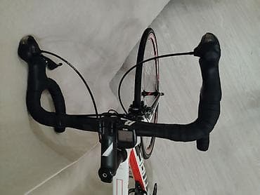 sədərək velosiped: Cube Attain Pro modeli yüngül Fulcrum disklərə malikdir. Alüminium — 4