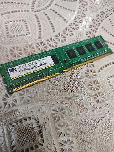 kompute: Operativ yaddaş (RAM) 2 GB, 1333 Mhz, DDR3, PC üçün, İşlənmiş — 2