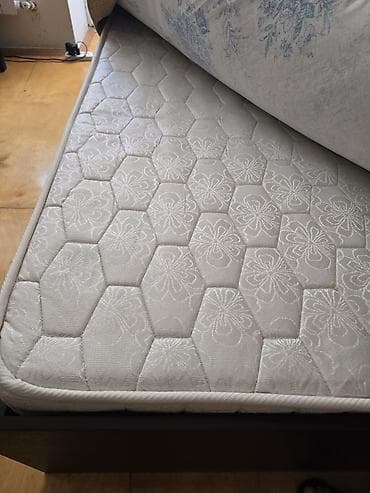 Tək nəfərlik döşək Çok az kullanıldı. - Ölçü: təxmini 100×200 sm (tək — 2