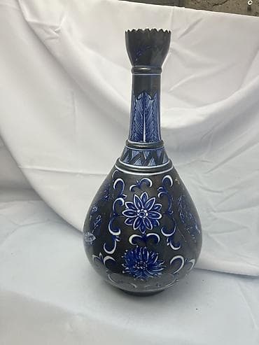 budda: Bir vaza, Keramika — 1