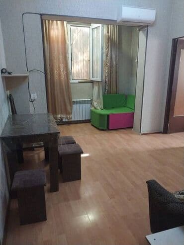 xocasəndə evlər: Nizami rayonu,Xalqlar metrosu,Siyaqut restoranına yaxın,9 — 12