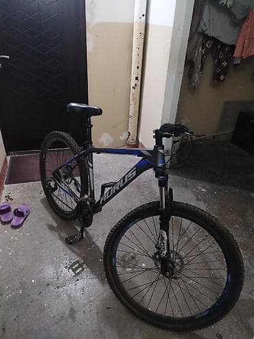 AURUS dağ velosipedi - Çərçivə: yüngül alüminium, idman geometriyası