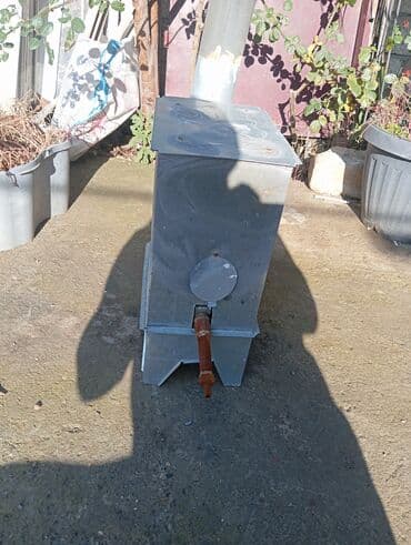 Baklar və çənlər: Metal soba – qazla işləyir icinde yaxşı farsunkada var yaxin yerlere — 1