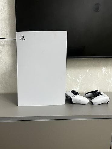 PS4 (Sony Playstation 4): PlayStation 5 oyun konsolu - Model: PlayStation 5 (ağ korpus, Sony — 3