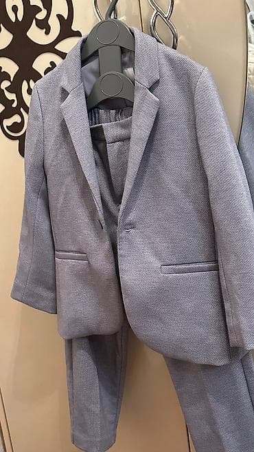 Zara kostyum 2 3 saatlıq geyinilib.5-6 yaş
Gənclik lalafo.az -da Zara kostyum 2 3 saatlıq geyinilib.5-6 yaş
Gənclik