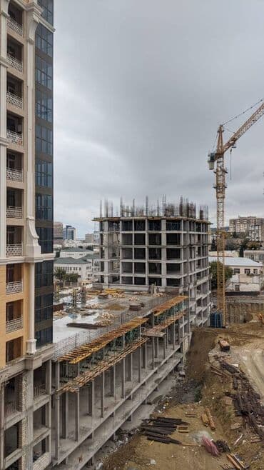 1 комнатная квартира снять: 28 may metrosunun yasil bazarına yaxın 17 mertebeli binanın 6-ci — 17