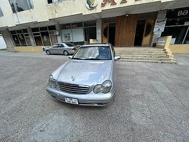 kia ceed sw: Mercedes-Benz C-Class sedan (W203), gümüş rəng. - Kuzov: 4 qapılı — 4