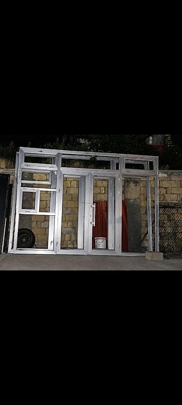 2 ədəd böyük ölçülü alüminium qapı/konstruksiya satılır. Hər birinin