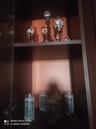 ucuz kerpic: Şüşə dekor dəsti - Üst rəfdə əl naxışlı bəzəkli şüşələr — 1