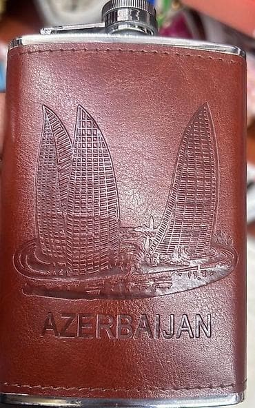 gitara simi: Dəri üzlü cib kolbası (flask) – Azərbaycan tematikası Məhsul təsviri — 4