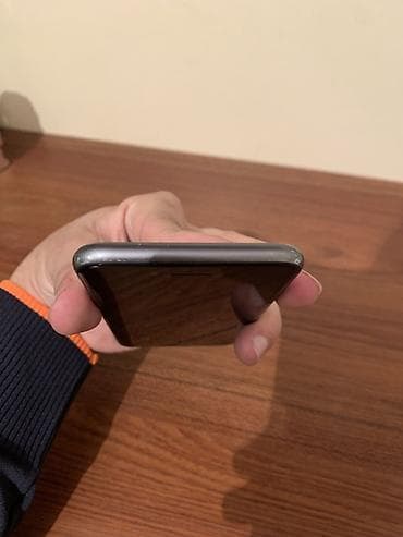 iphone 13 pro max kreditle: IPhone 8, Qara, Barmaq izi — 6