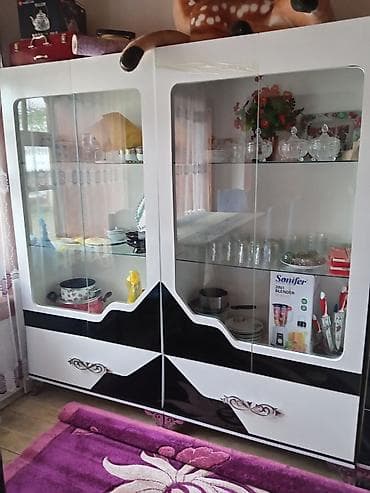 xrustal qablar ve qiymetleri: Qonaq otağı üçün mebel dəsti Tərkibi: - Geniş bufet/komod: 3 dərin — 3